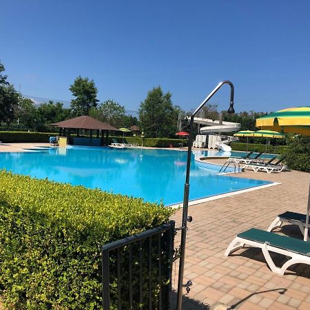 Pizzo Beach Club. One Bedroom Apt 13G Bagian luar foto
