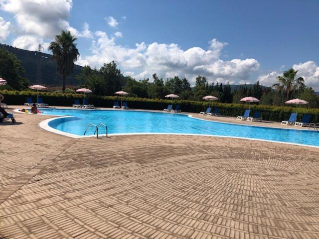 Pizzo Beach Club. One Bedroom Apt 13G Bagian luar foto