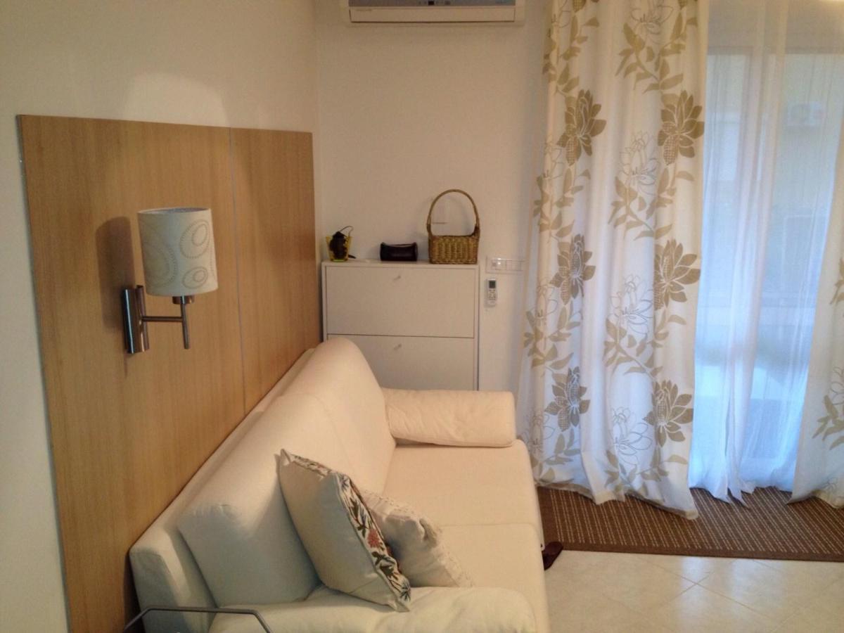 Pizzo Beach Club. One Bedroom Apt 13G Bagian luar foto