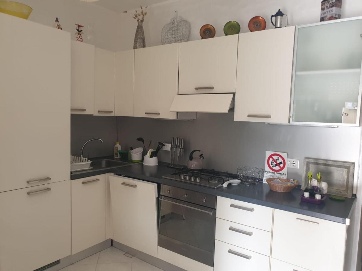 Pizzo Beach Club. One Bedroom Apt 13G Bagian luar foto